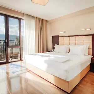**** Hotel Gtm Plaza Georgia